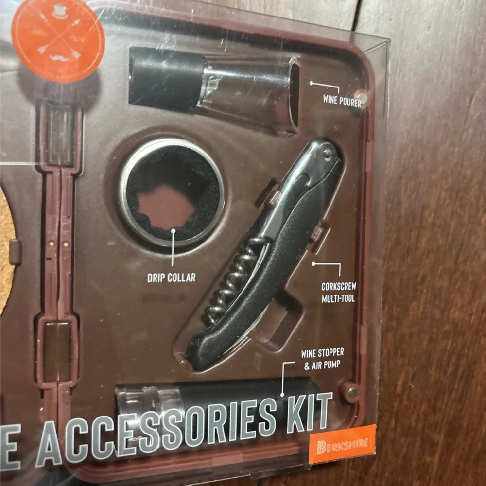 Berkshire Compact Wine Accessories Kit #BR3-60563 NWT